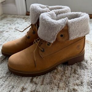 Timberland Women's Waterproof Boots with Fleece collar.